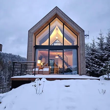 Pod Lasem - Sosnowy بيت للعطل *